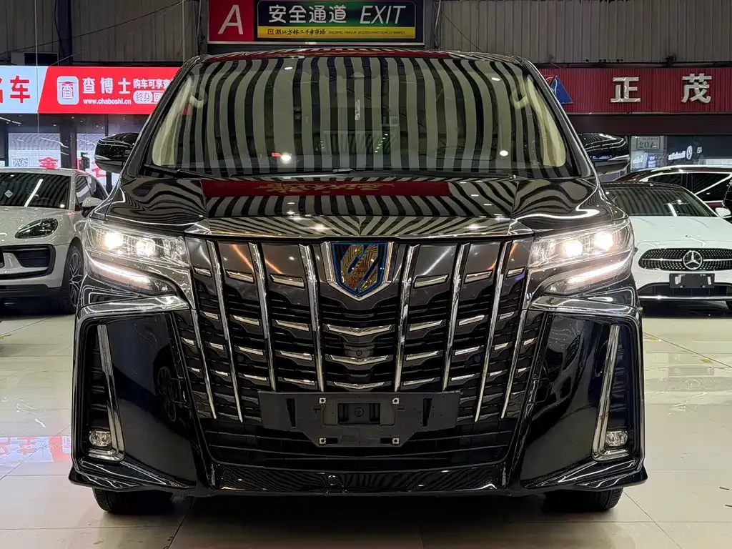 Toyota Alphard — фото 4