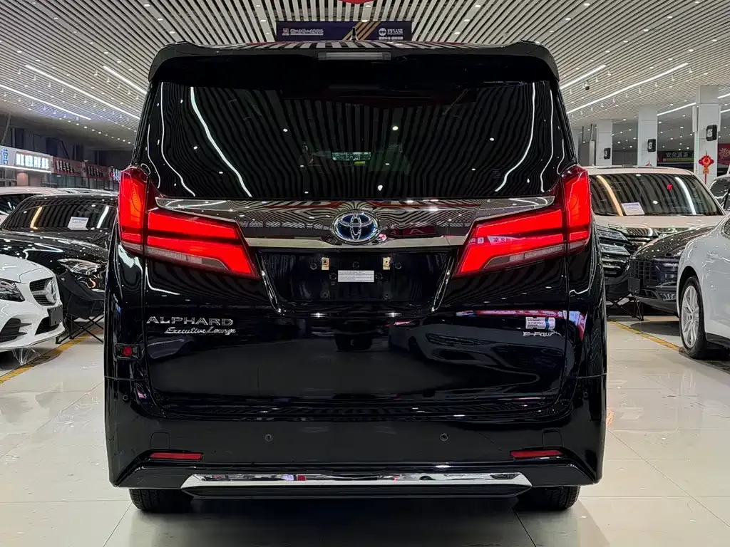 Toyota Alphard — фото 7