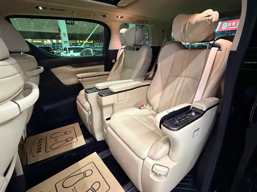 Toyota Alphard — фото 5