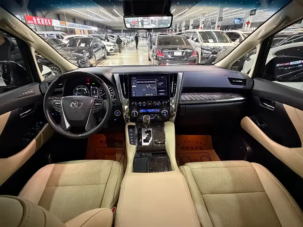 Toyota Alphard — фото 8