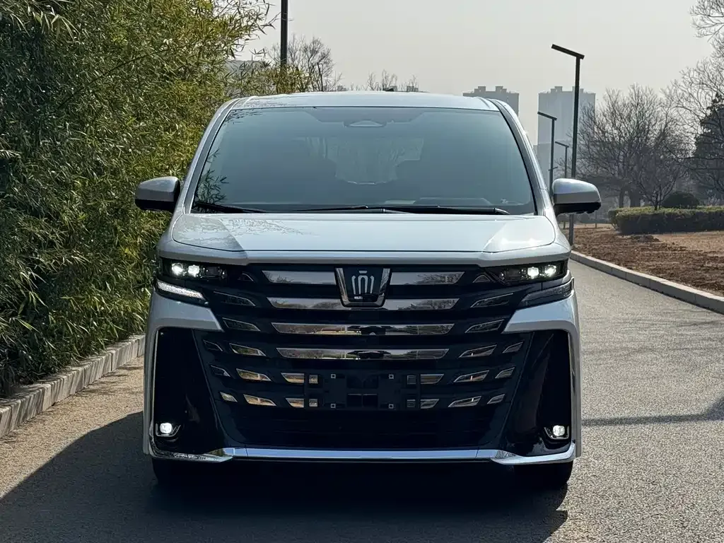 Toyota Vellfire — фото 10