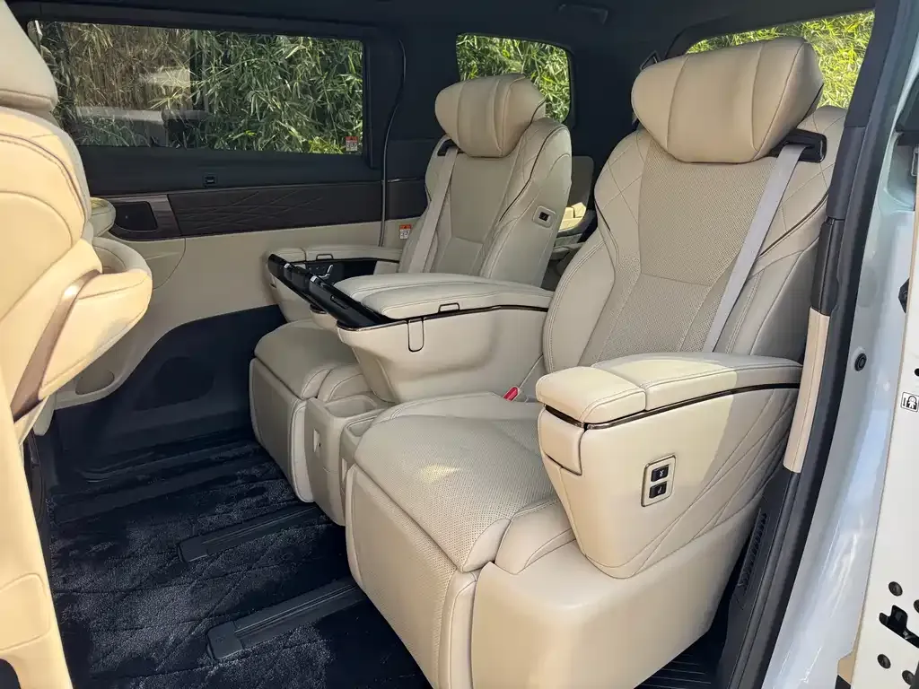Toyota Vellfire — фото 9