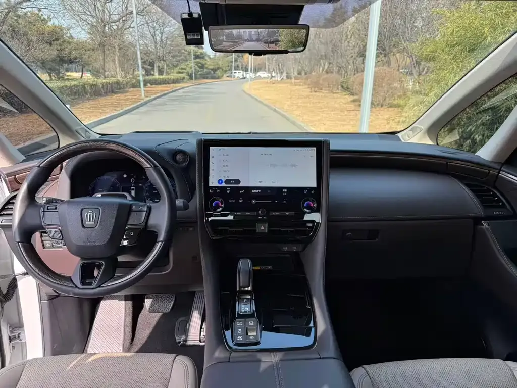 Toyota Vellfire — фото 6
