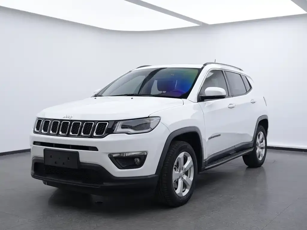 Jeep Compass — фото 1