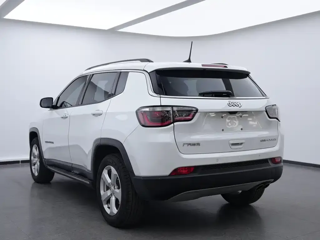 Jeep Compass — фото 3