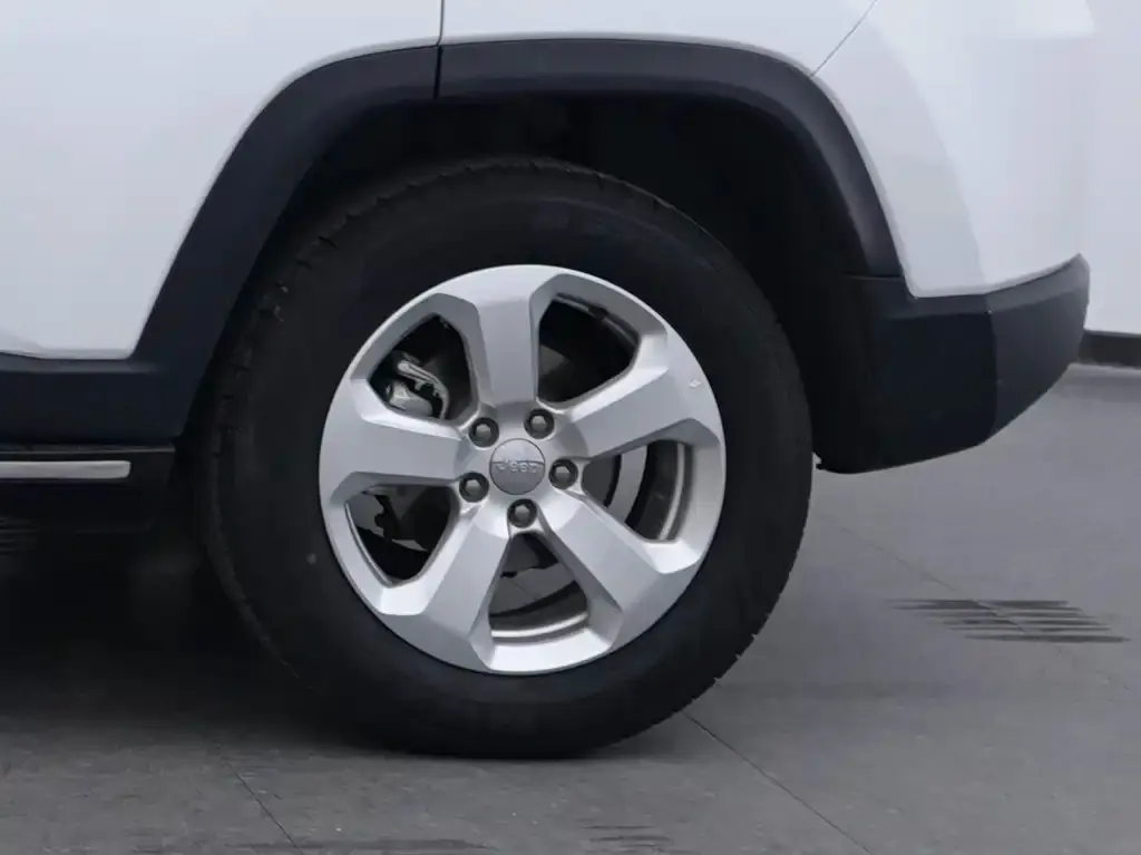 Jeep Compass — фото 6