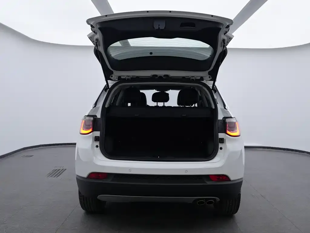 Jeep Compass — фото 9