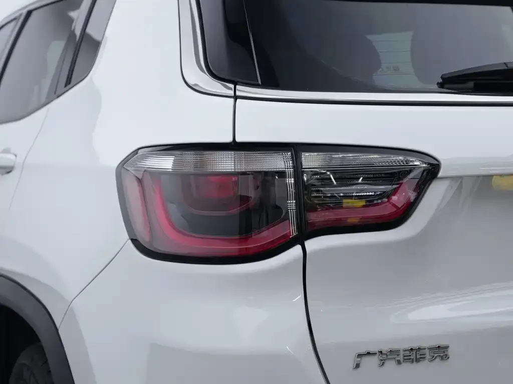 Jeep Compass — фото 4