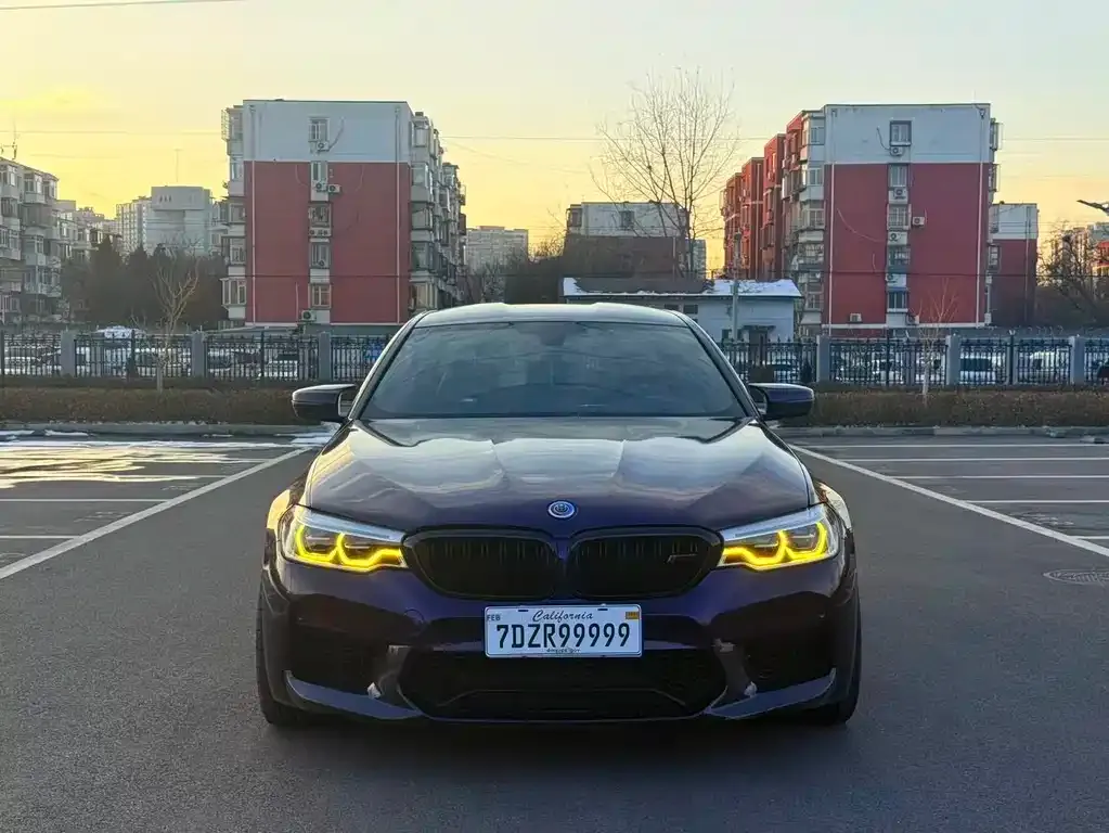 BMW M5 — фото 1