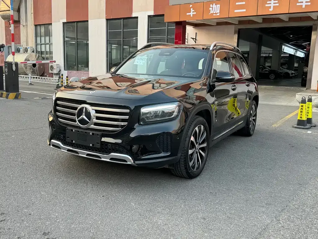 Mercedes-Benz GLB — фото 1