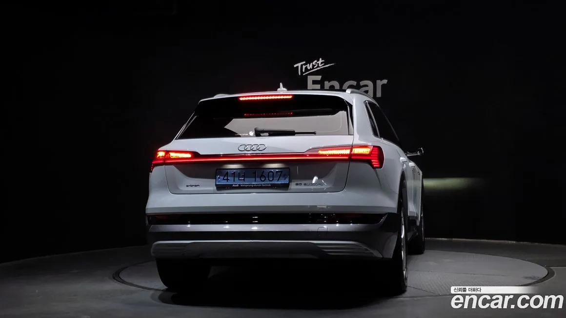 Audi e-tron — фото 3