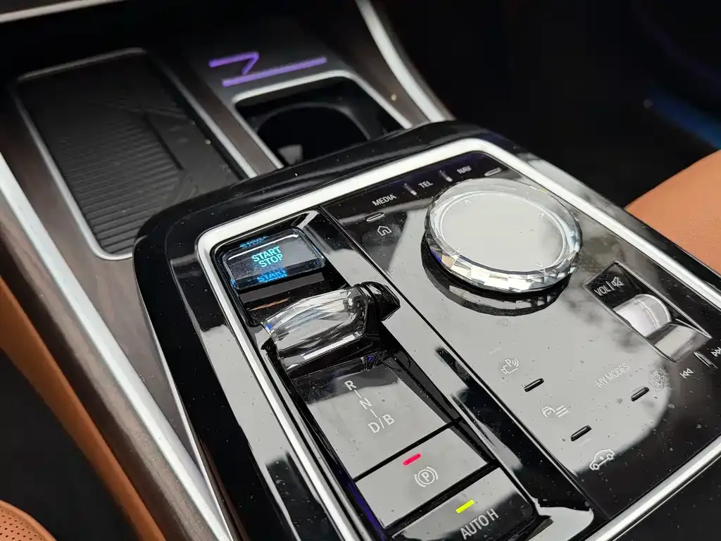 BMW i7 — фото 4
