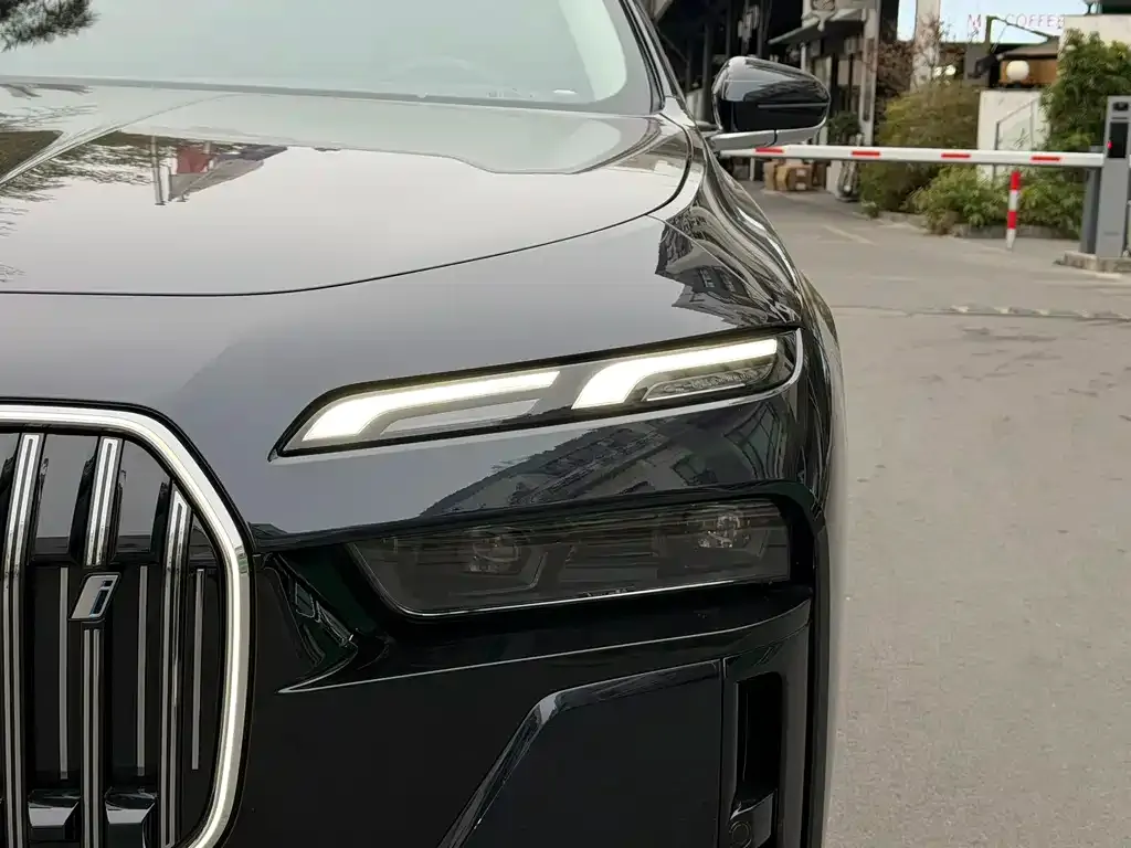 BMW i7 — фото 2