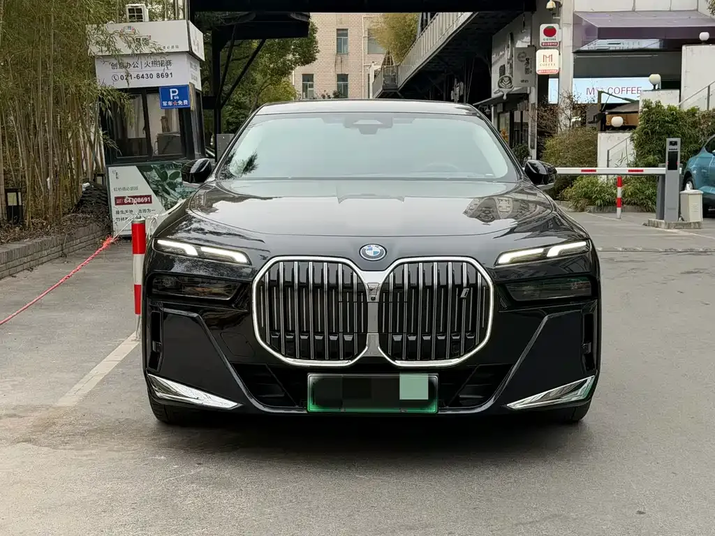 BMW i7 — фото 10
