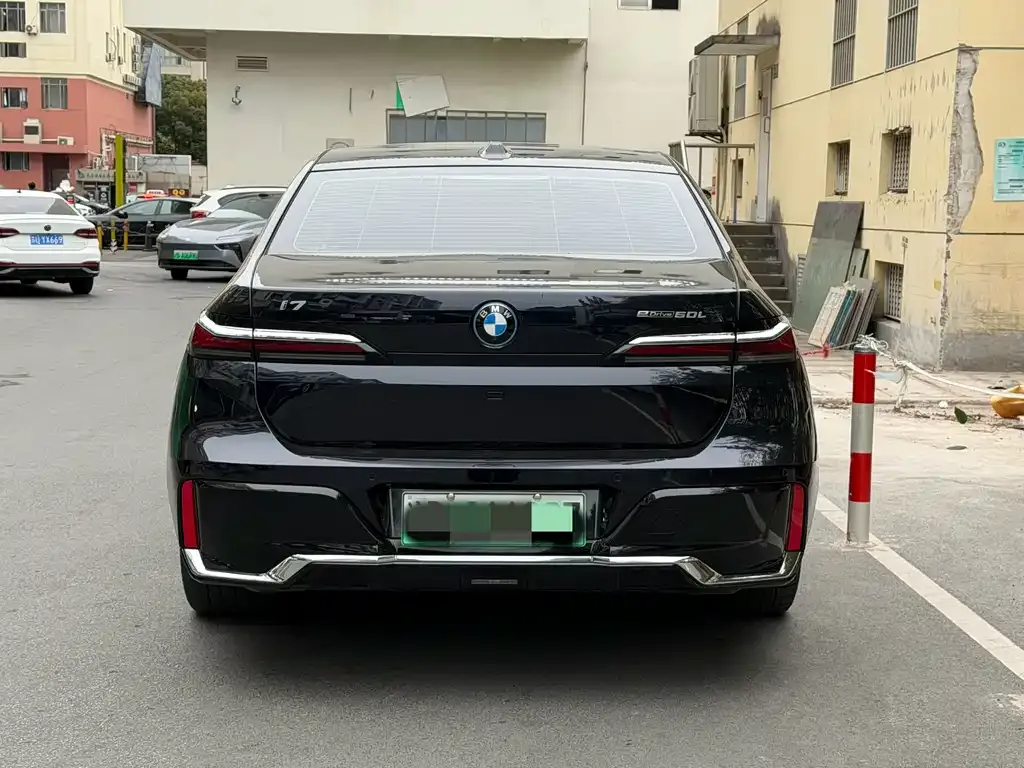 BMW i7 — фото 3