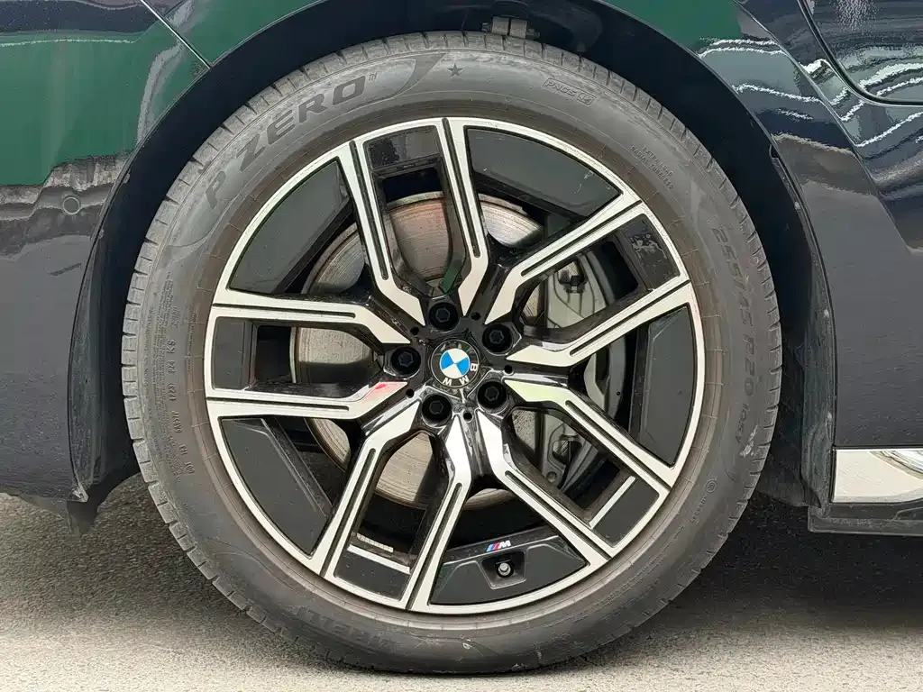BMW i7 — фото 8