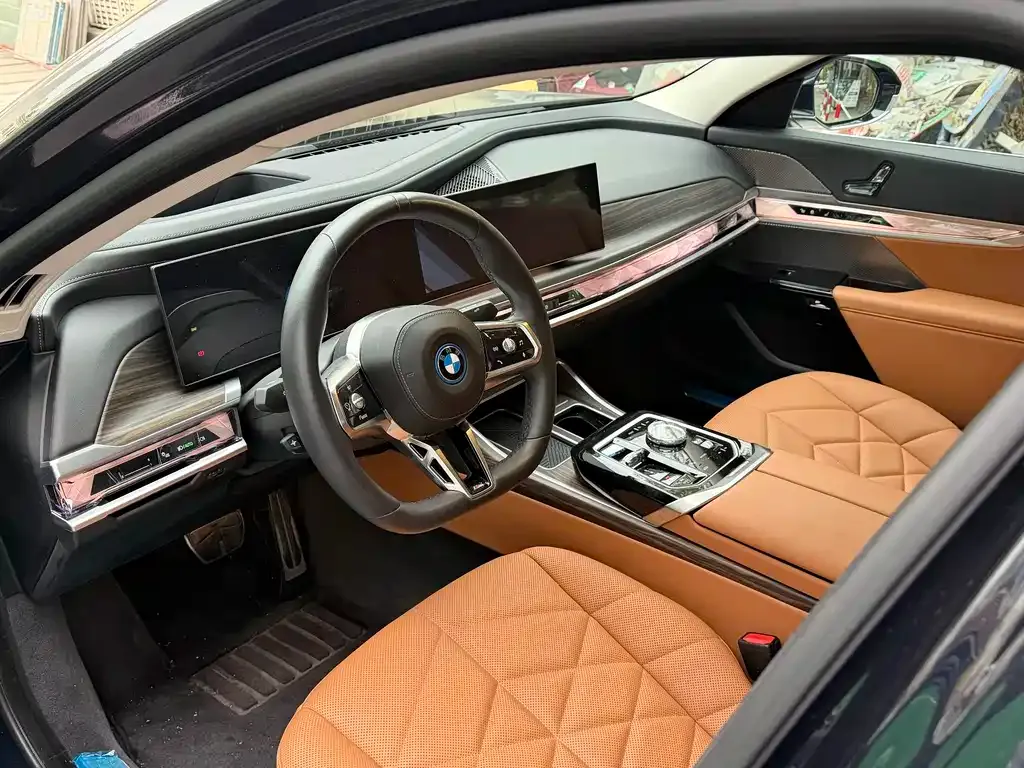 BMW i7 — фото 7