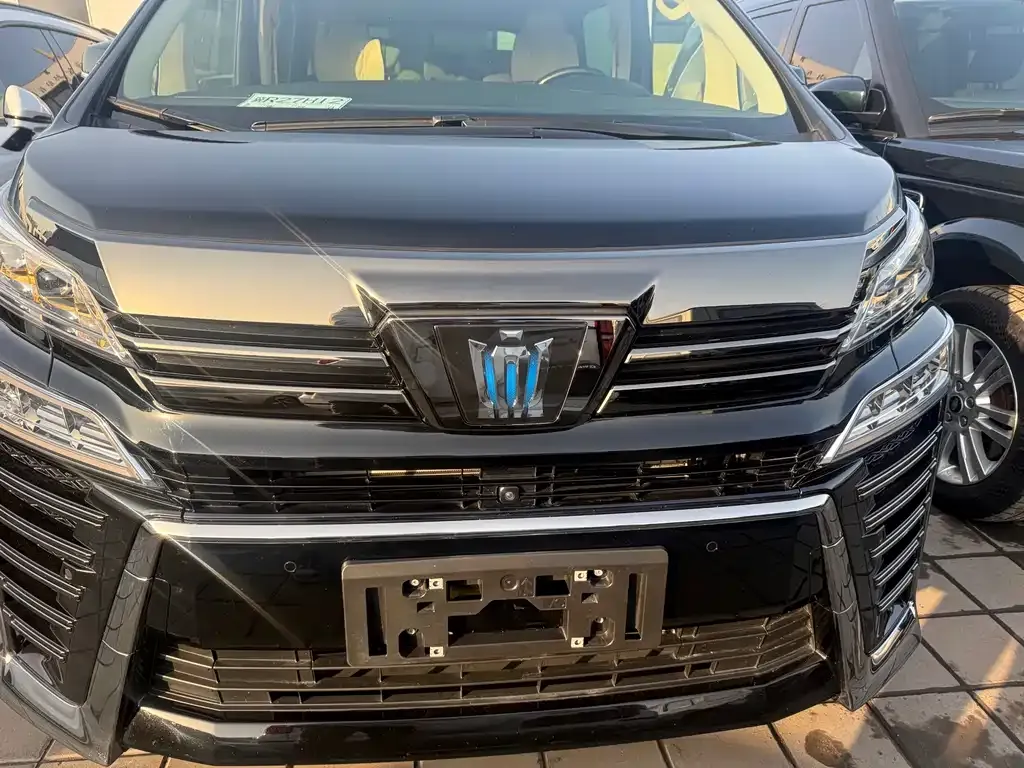 Toyota Vellfire — фото 10