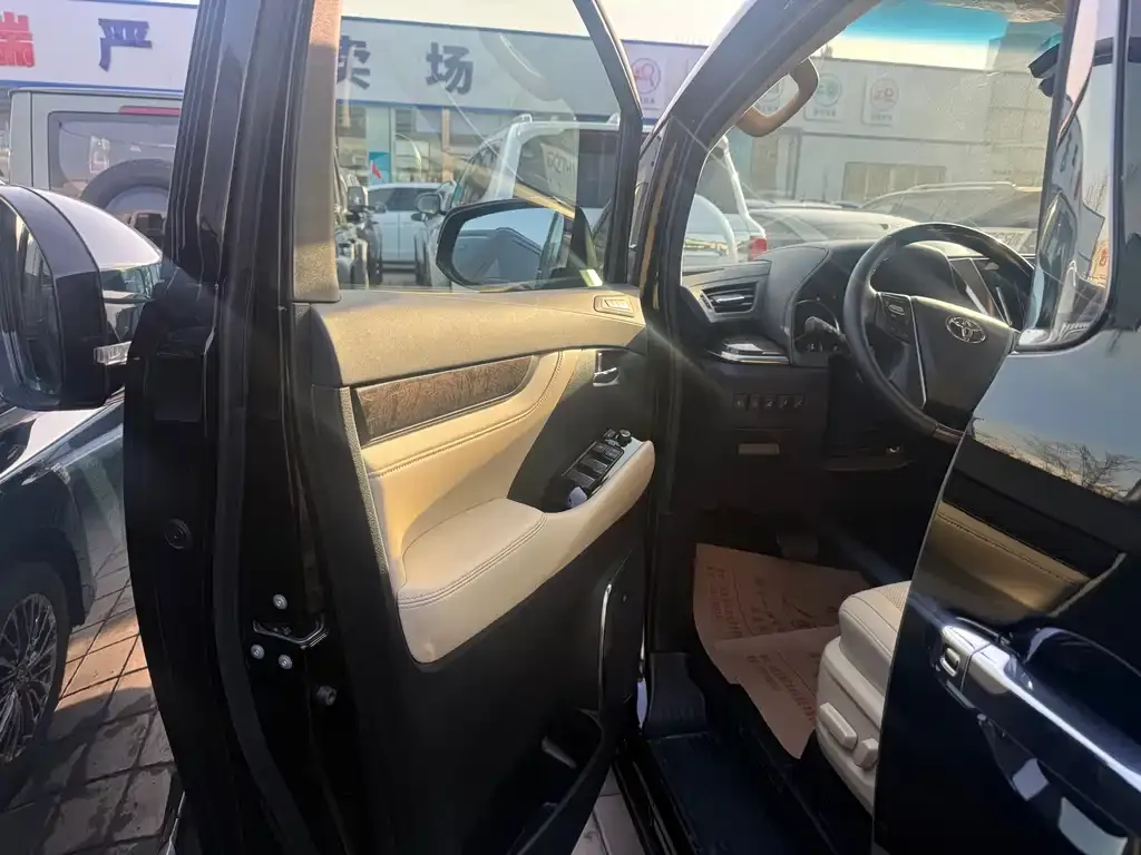 Toyota Vellfire — фото 8