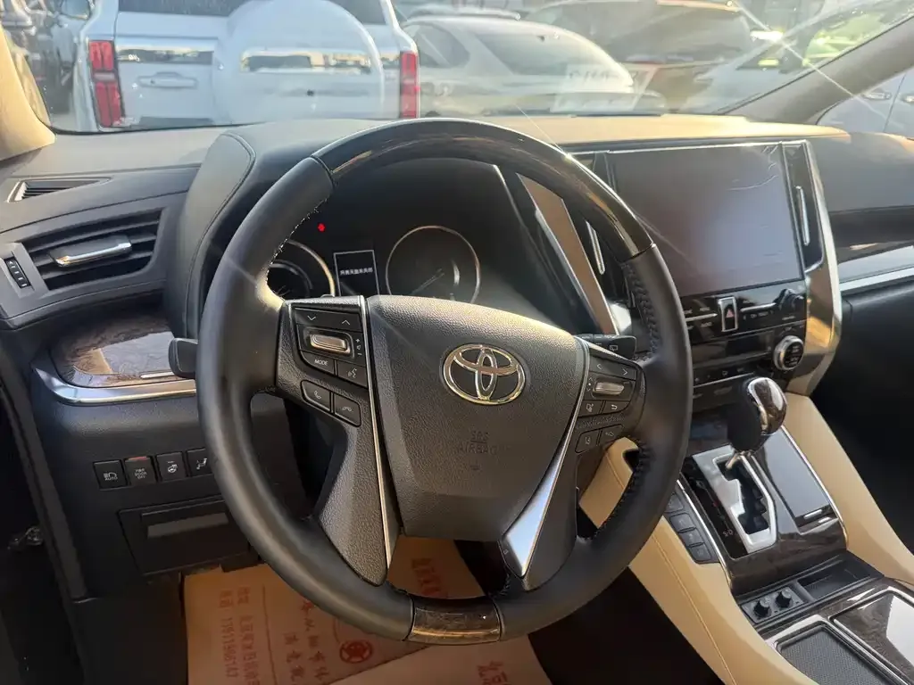 Toyota Vellfire — фото 2