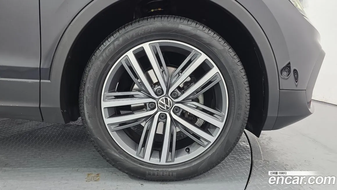 Volkswagen Tiguan — фото 7