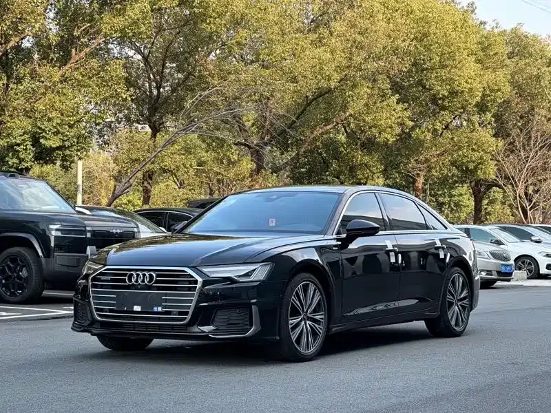 Audi A6L — фото 1