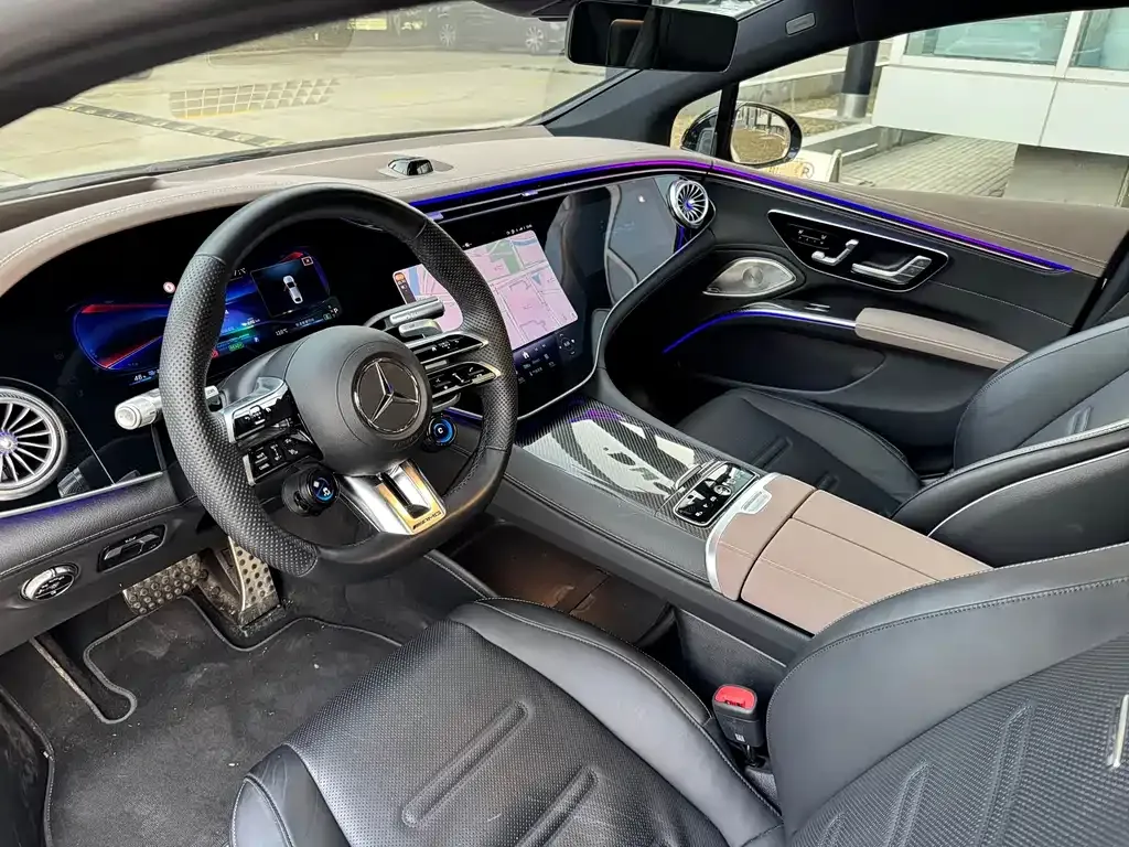 Mercedes-Benz EQS AMG — фото 9