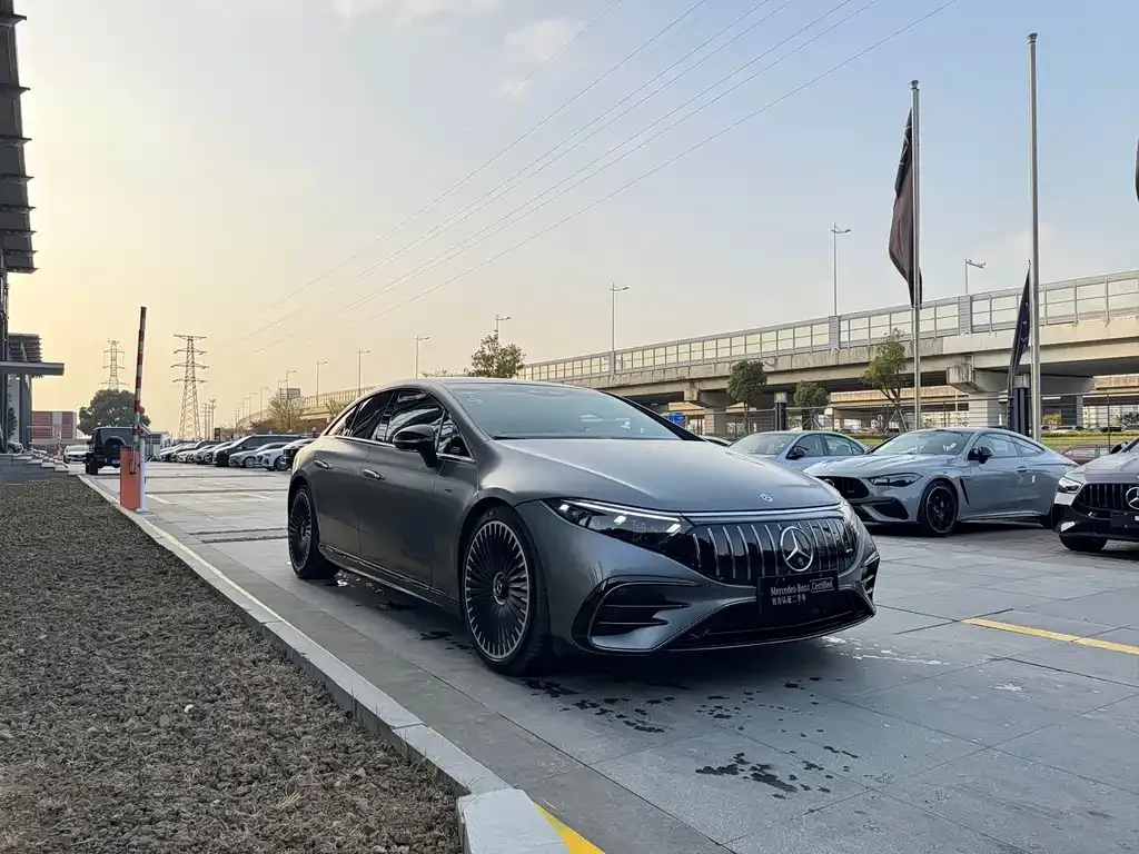 Mercedes-Benz EQS AMG — фото 6