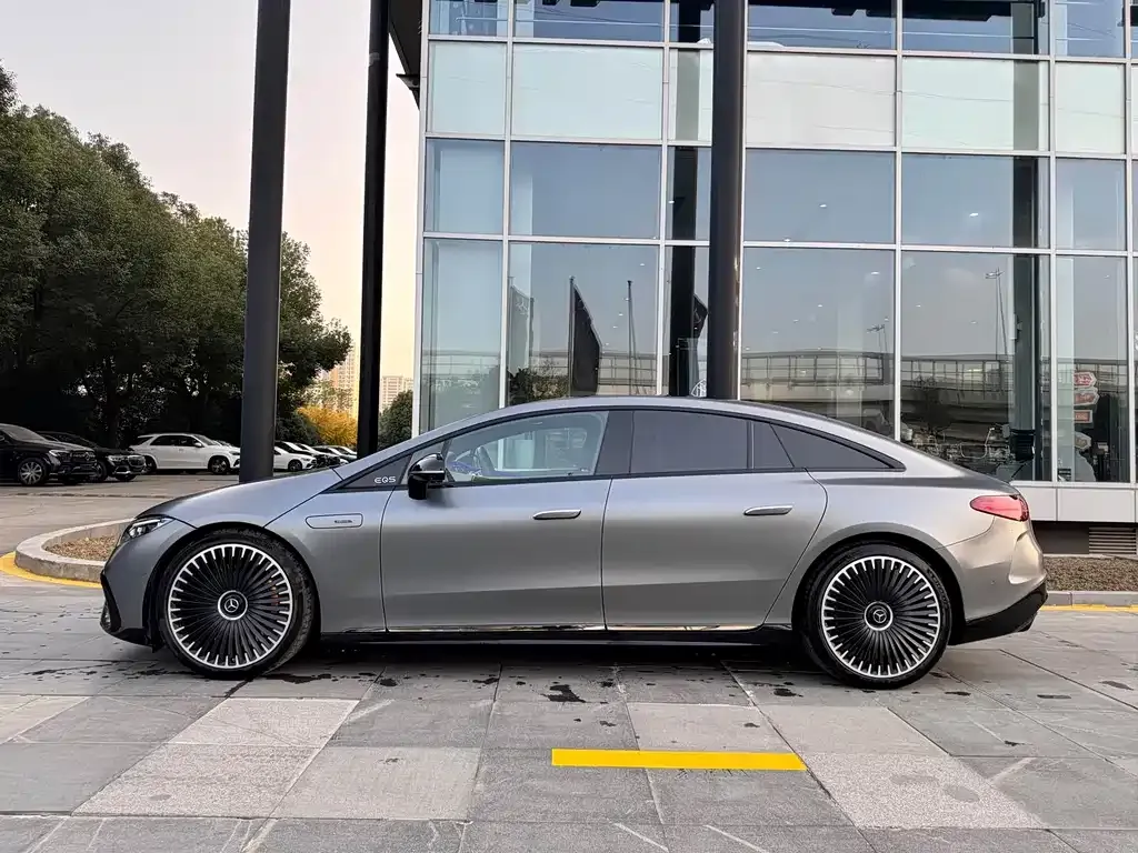 Mercedes-Benz EQS AMG — фото 4
