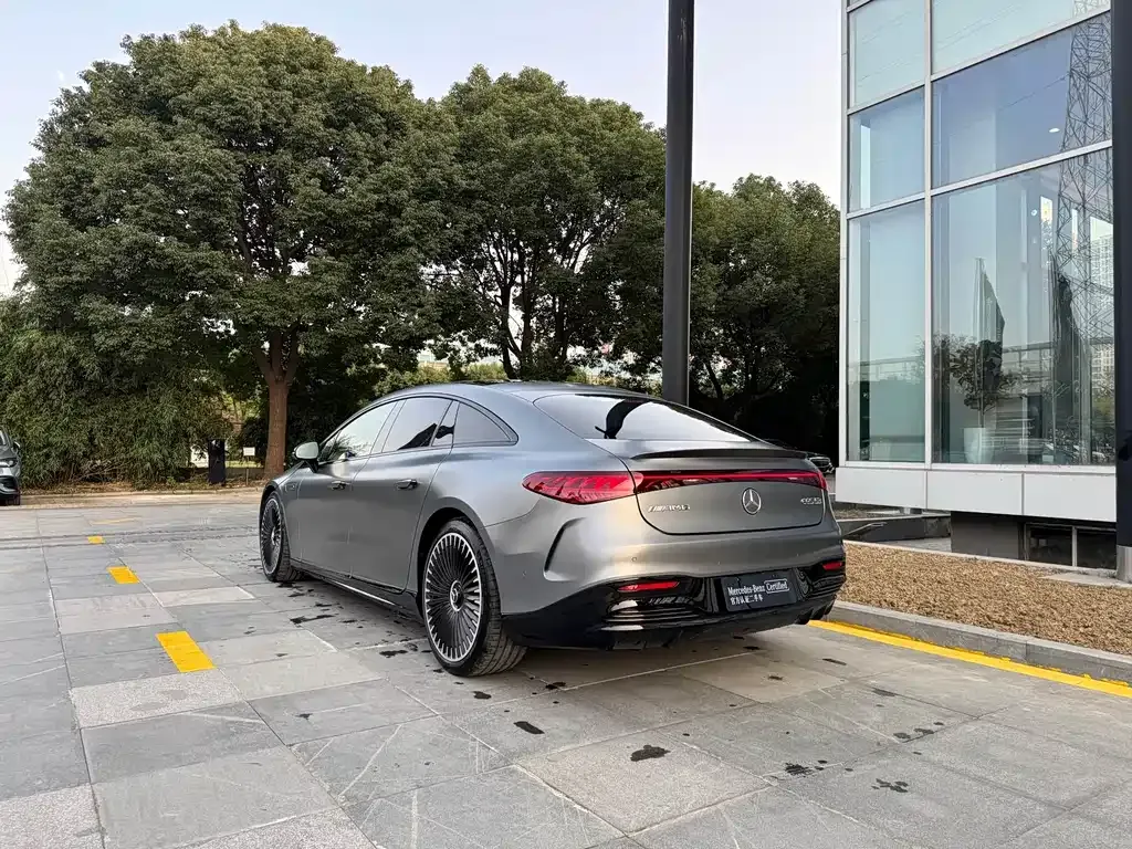 Mercedes-Benz EQS AMG — фото 7
