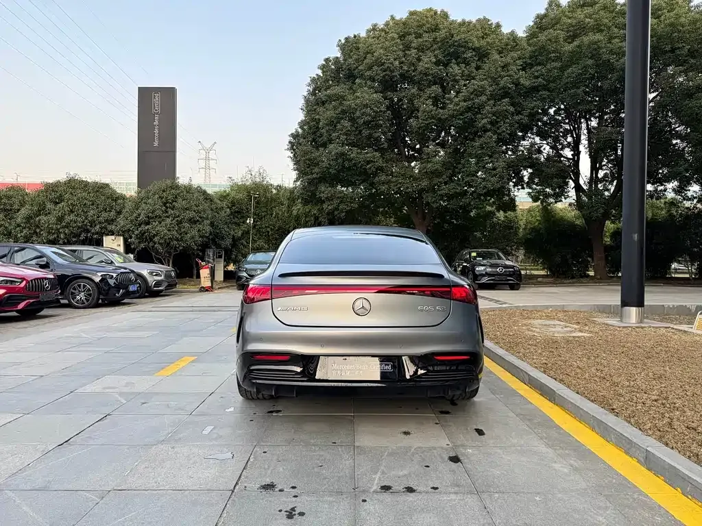 Mercedes-Benz EQS AMG — фото 10
