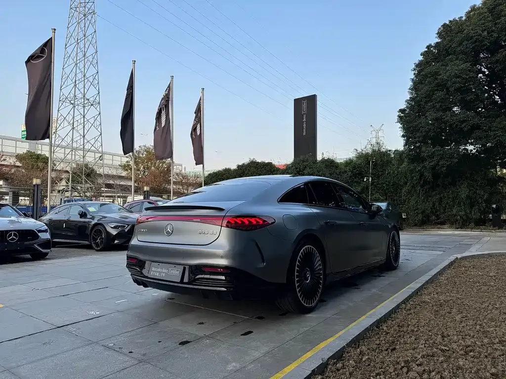 Mercedes-Benz EQS AMG — фото 8