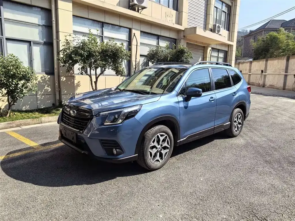 Subaru Forester — фото 1