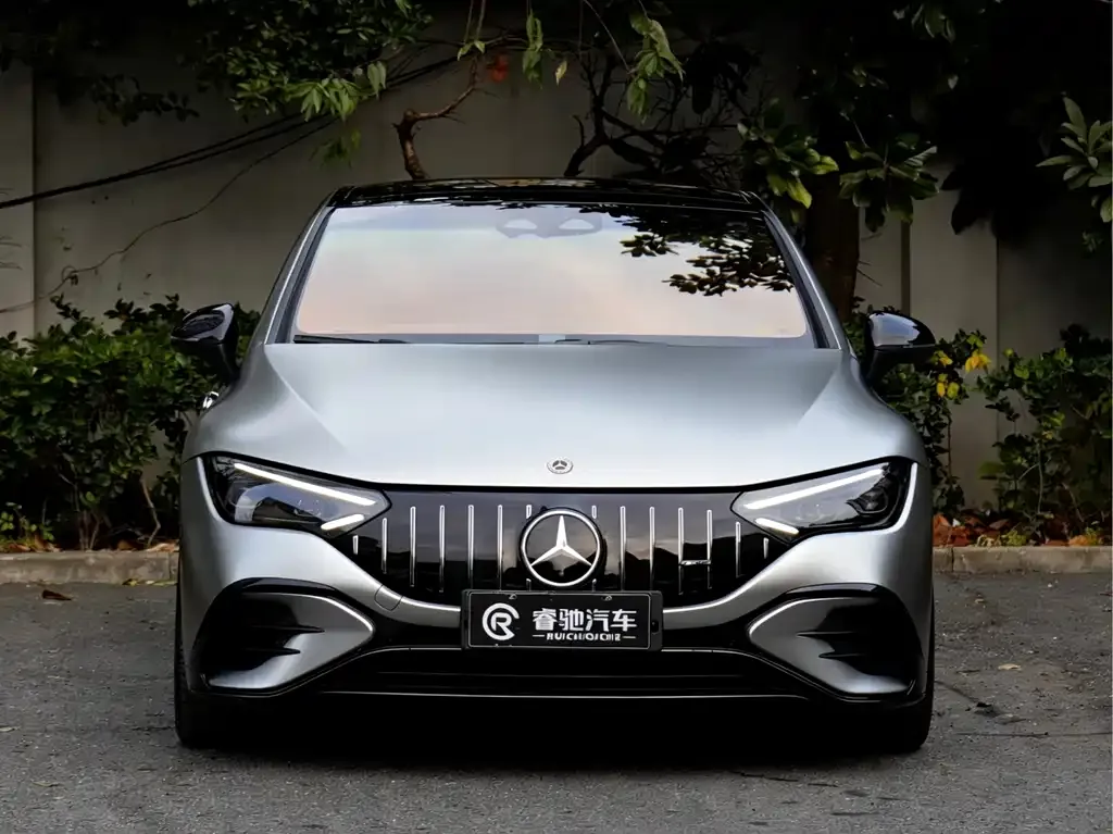 Mercedes-Benz EQE AMG — фото 7