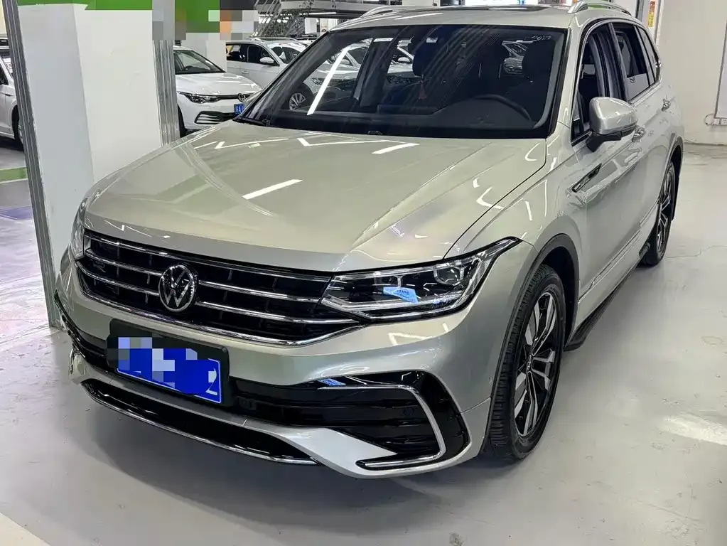 Volkswagen Tiguan L — фото 1