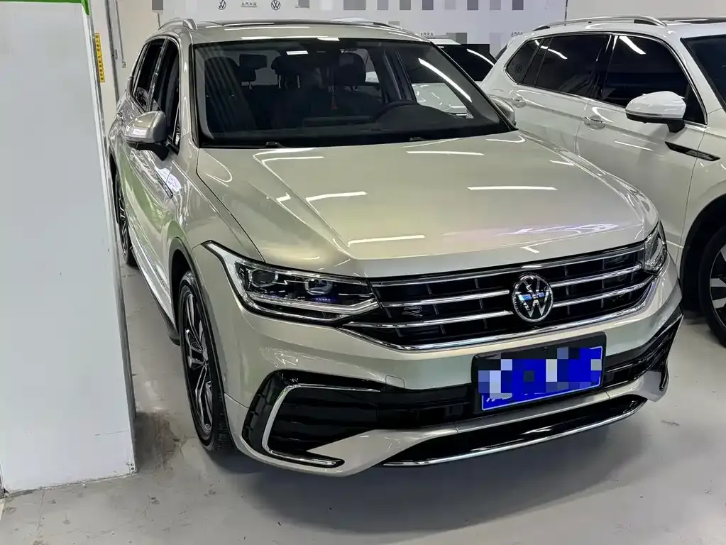 Volkswagen Tiguan L — фото 10