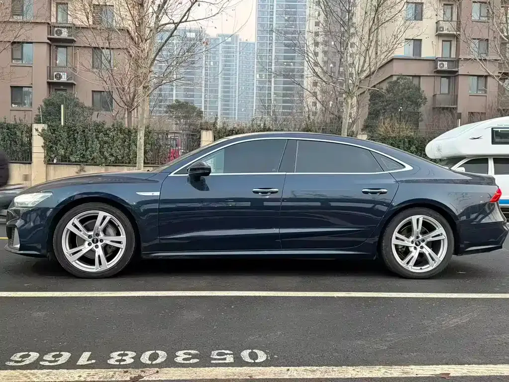 Audi A7L — фото 8