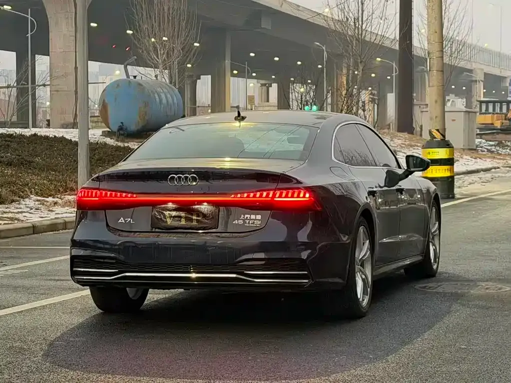 Audi A7L — фото 9