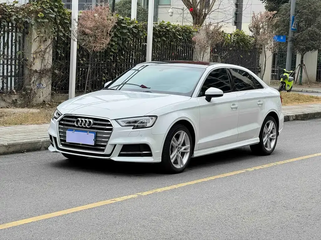 Audi A3 — фото 1