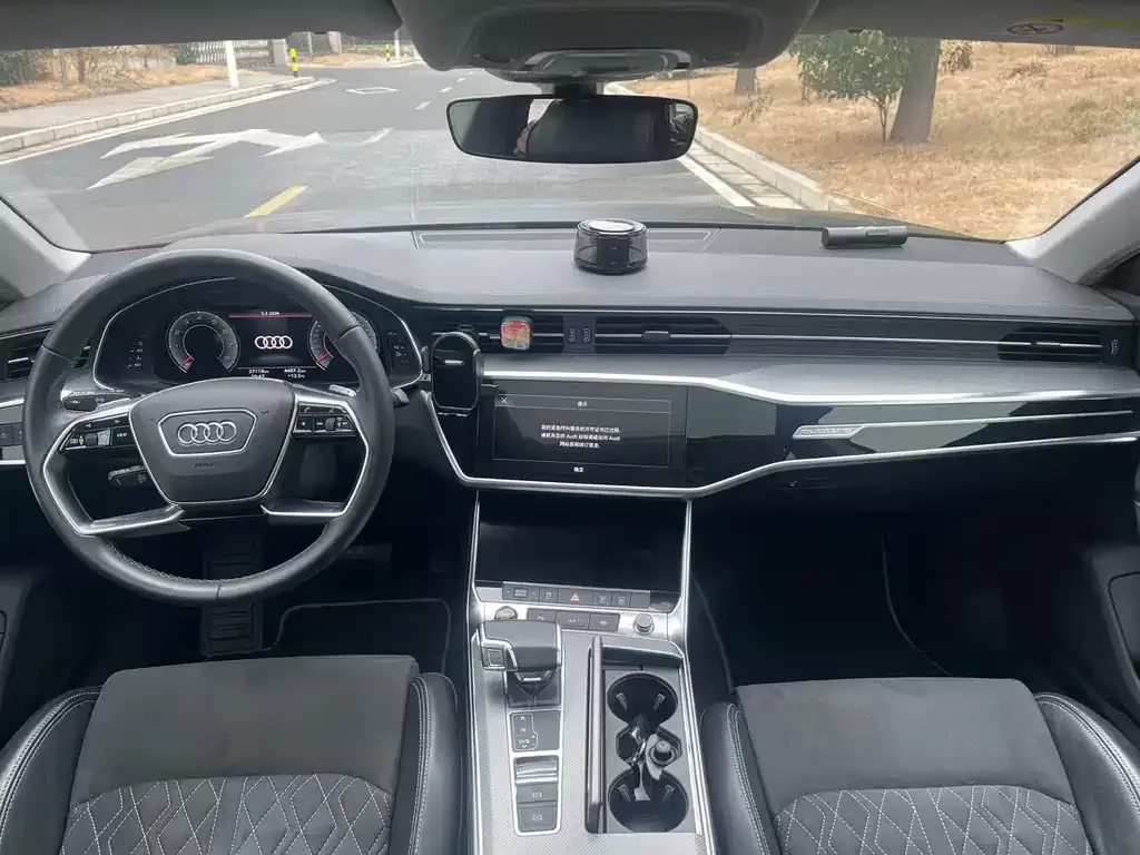 Audi A7L — фото 2