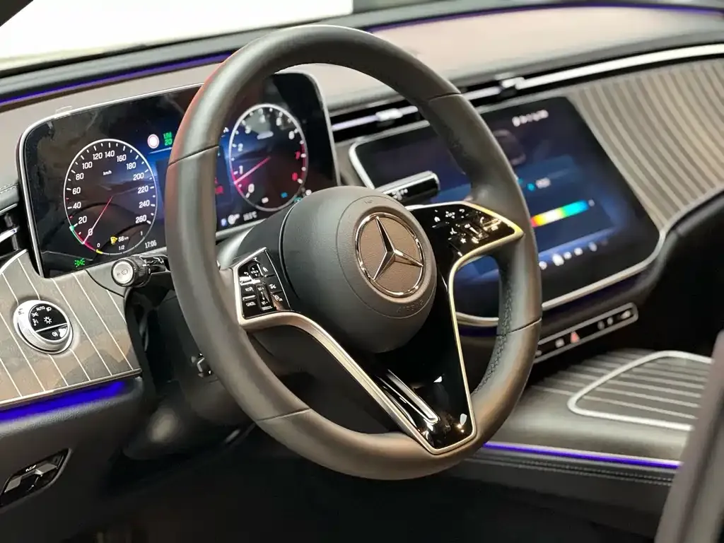 Mercedes-Benz E-Class — фото 2