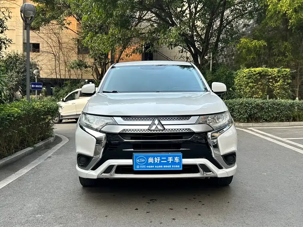 Mitsubishi Outlander — фото 8