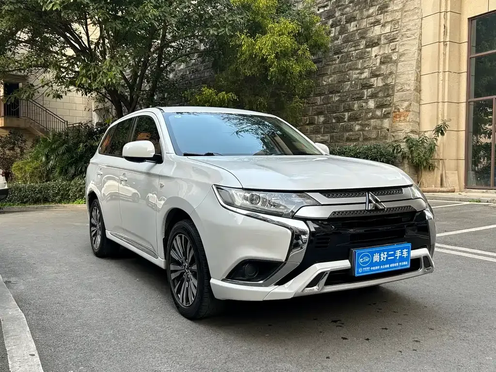 Mitsubishi Outlander — фото 10
