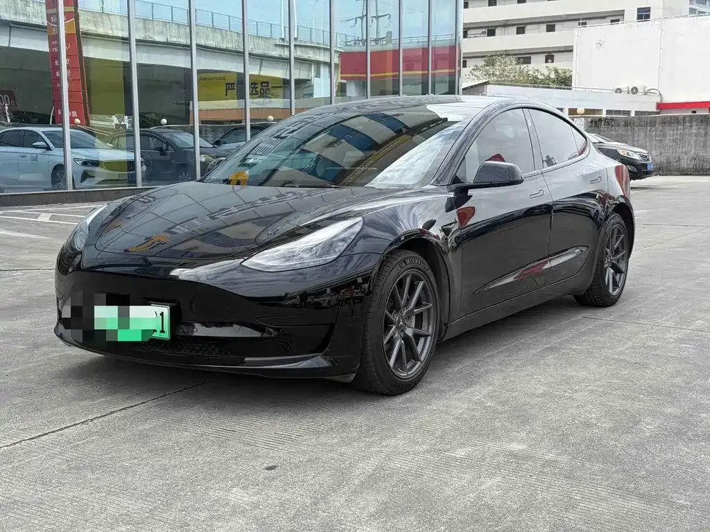 Tesla Model 3 — фото 1