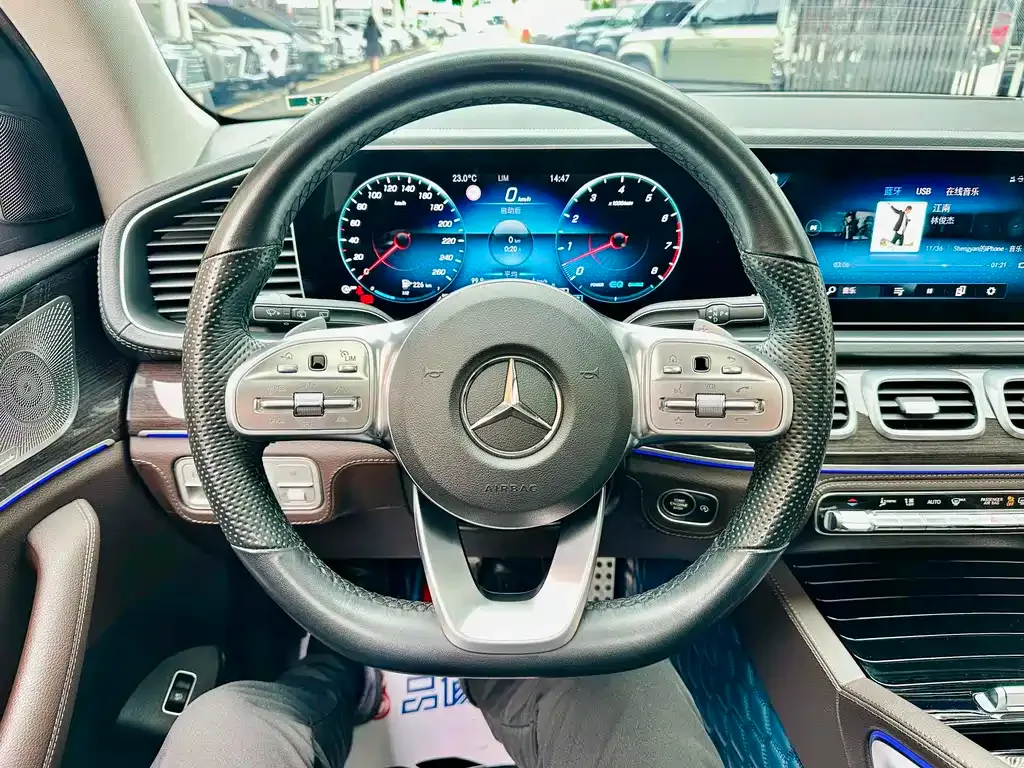 Mercedes-Benz GLS — фото 6