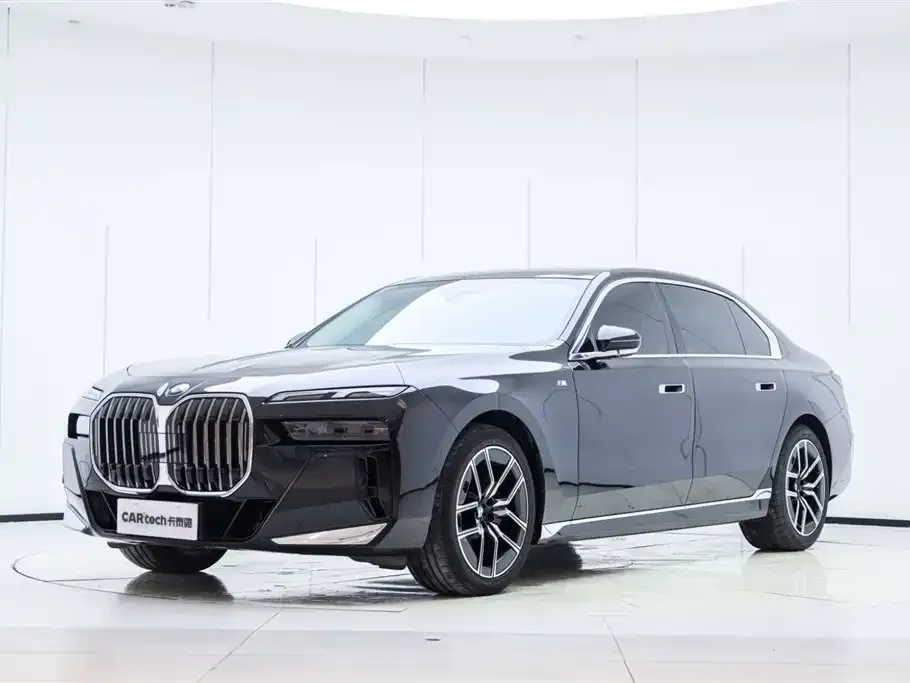 BMW 7 Series — фото 1
