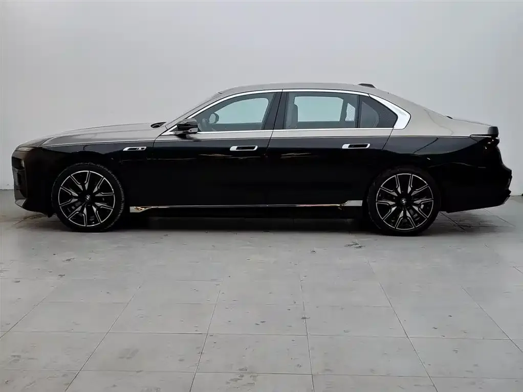 BMW M760Le — фото 3