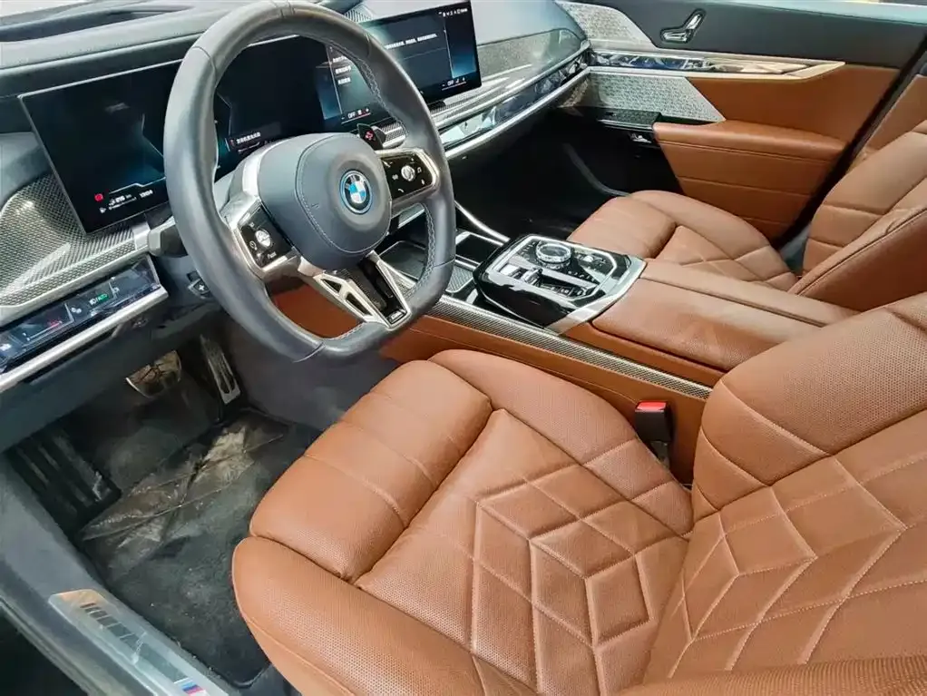 BMW M760Le — фото 10