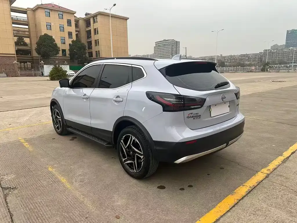 Nissan Qashqai — фото 5