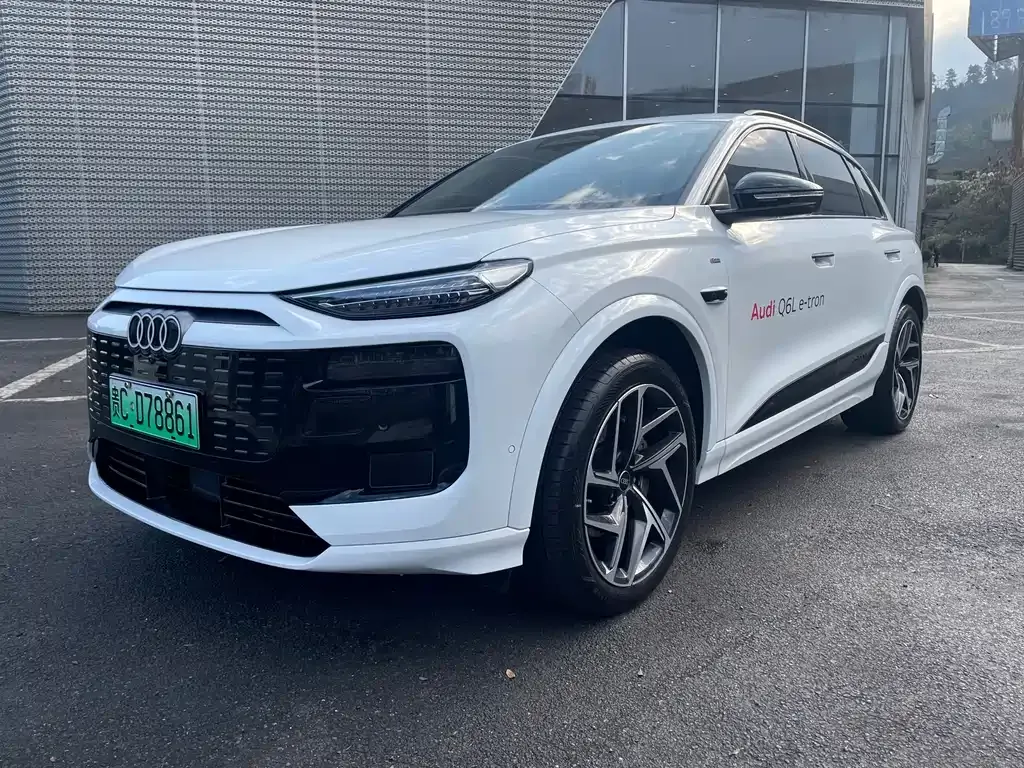 Audi Q6L e-tron — фото 1
